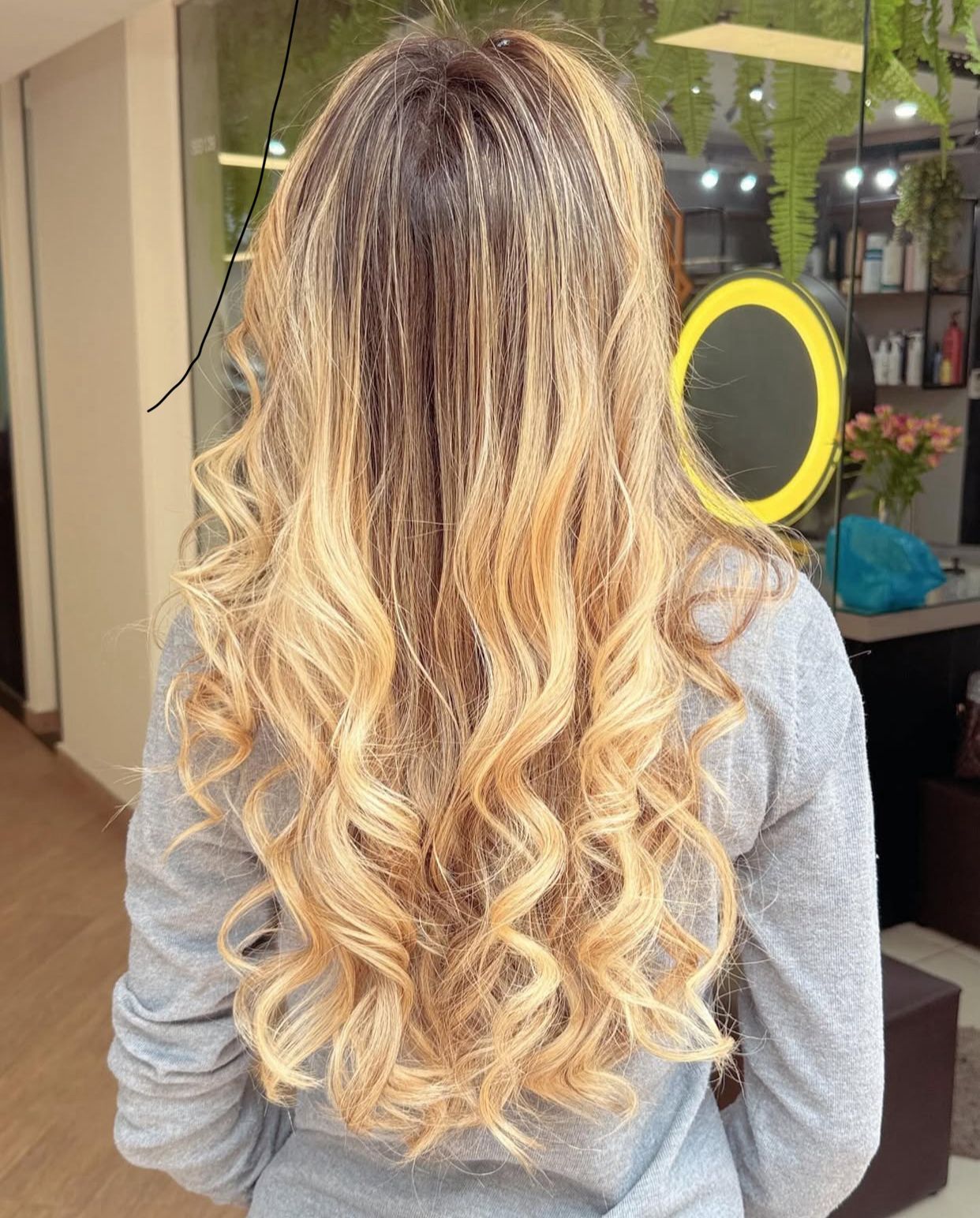 Especialist Hair Stylist - Image 4
