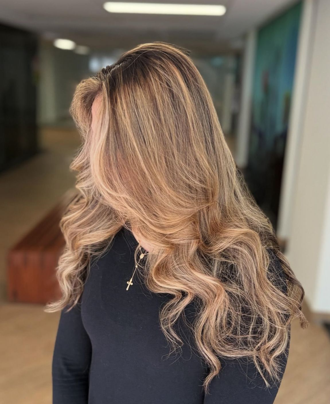 Especialist Hair Stylist - Image 1
