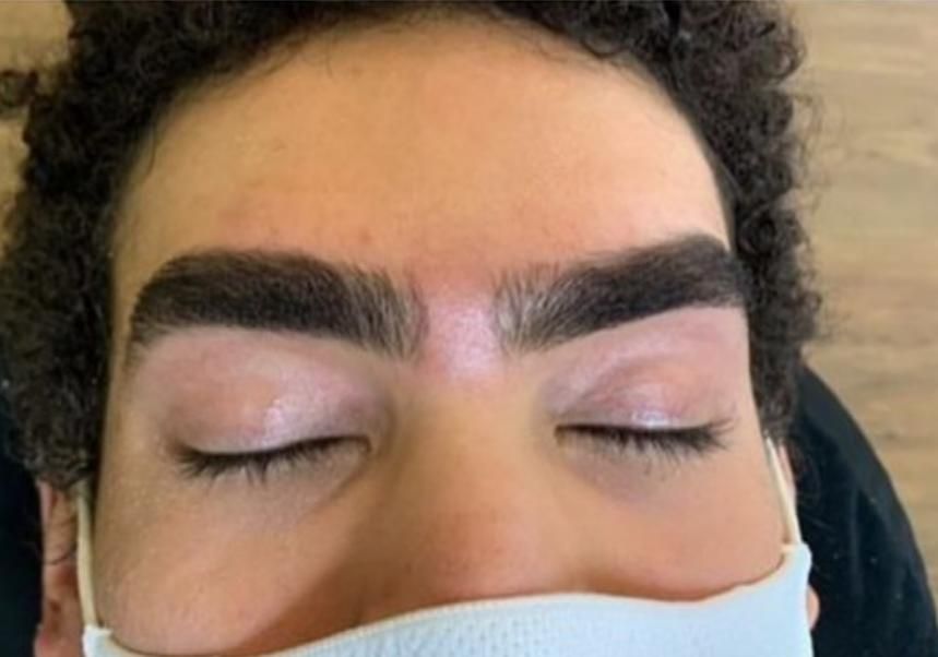 Ione Breves | Designer de Sobrancelhas & Estética Facial - Image 2