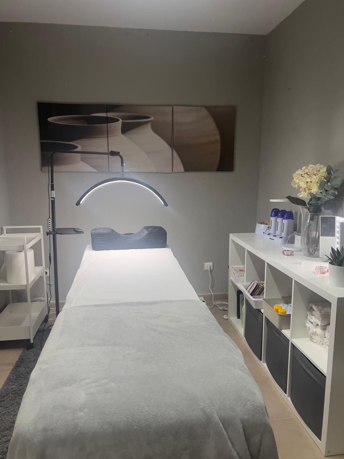 Diamond Queen Hair and Beauty Salon - Image 1