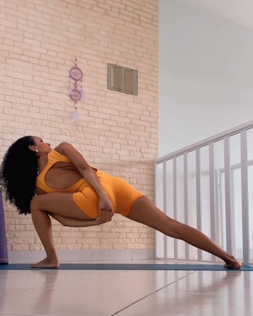 Débora Castro | Yoga - Image 2