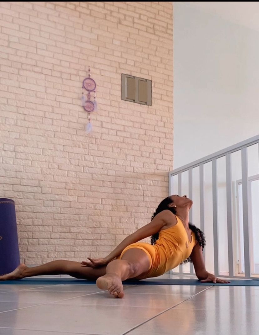 Débora Castro | Yoga - Image 6