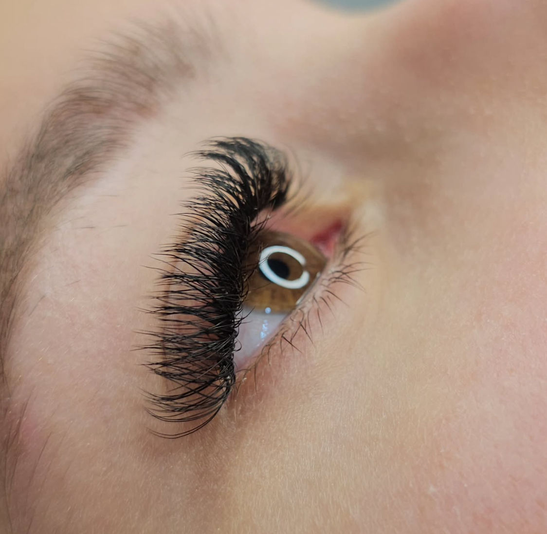 Joyce Costa Sobrancelhas e Estética - Image 2