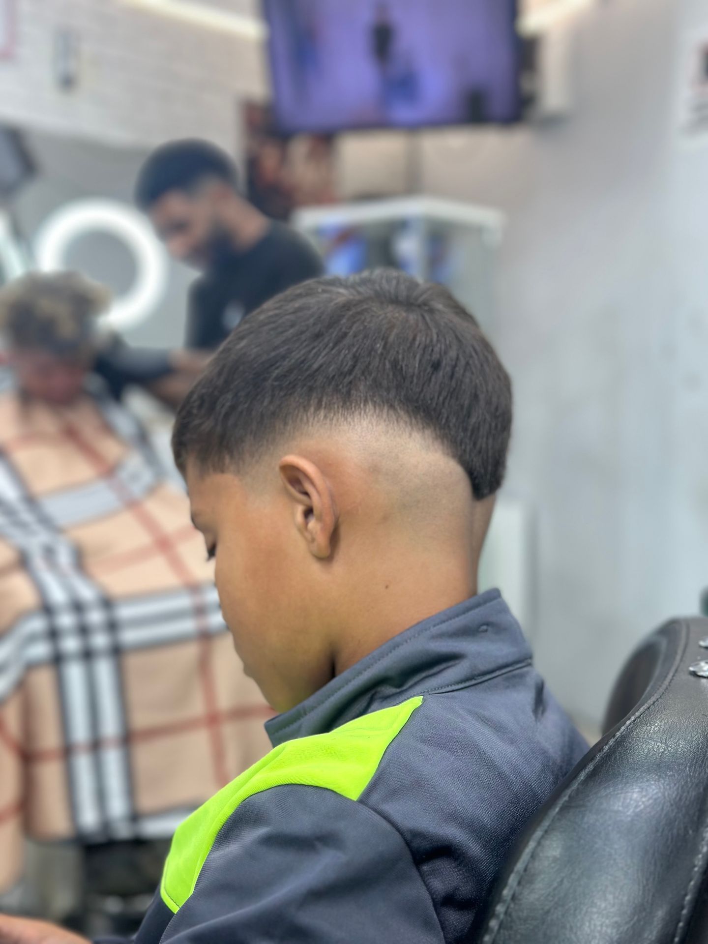 Brian Street Barber - Image 14