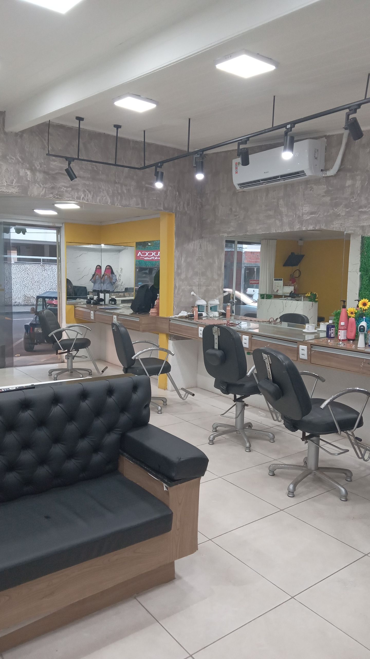 MM Studio Hair - Image 2
