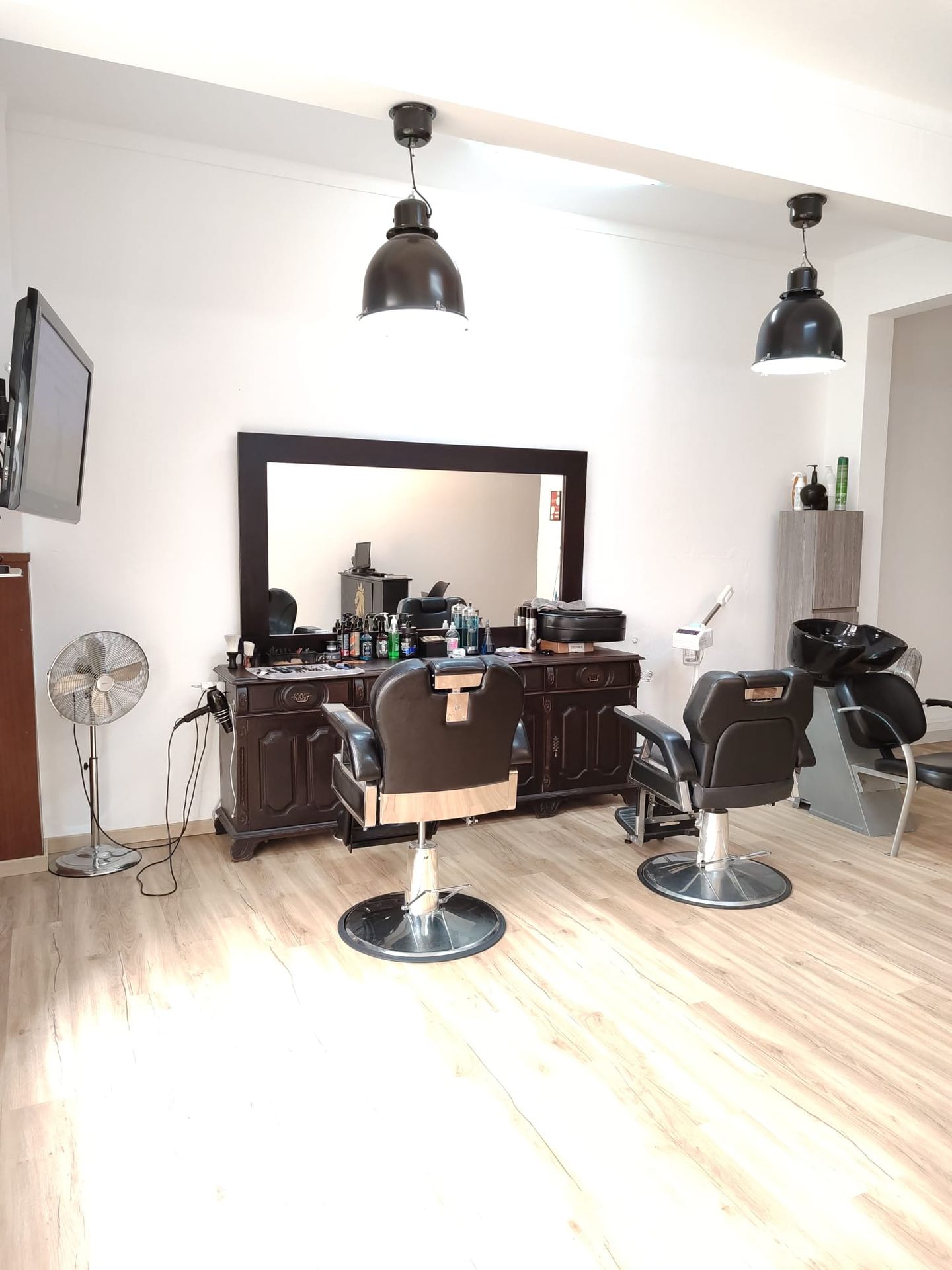 Hebrom Barbearia e Estética - Image 4