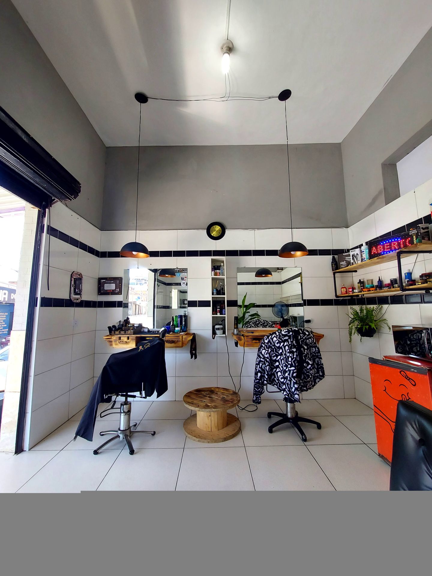 Divino's Barbershop - Image 5