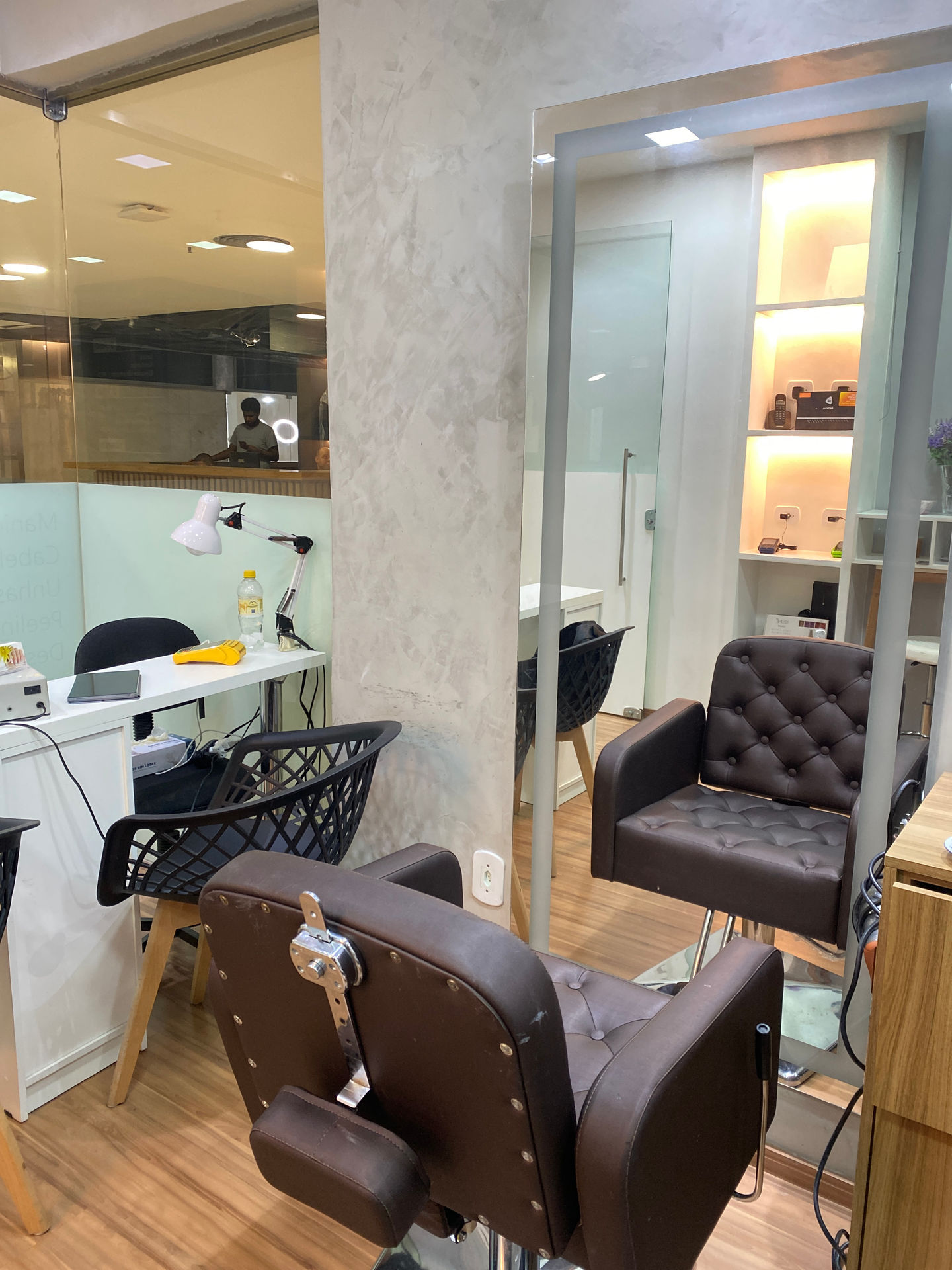 Cida Coiffeur - Vitrine 213 - Image 1