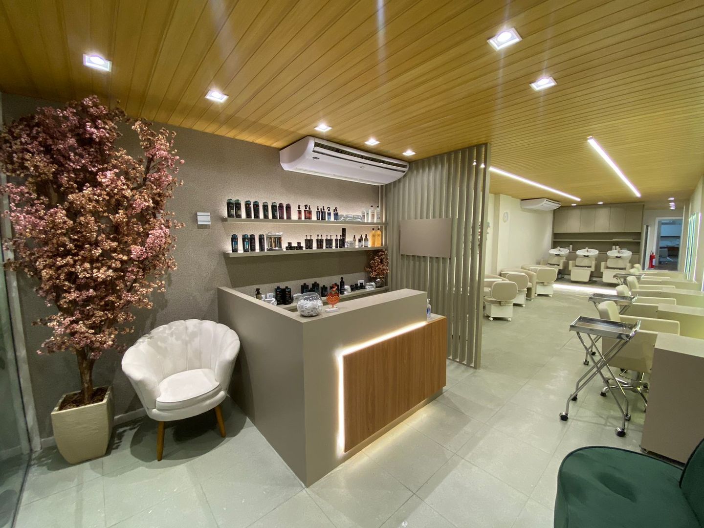 Walter’s Coiffeur by Blessed - Image 4