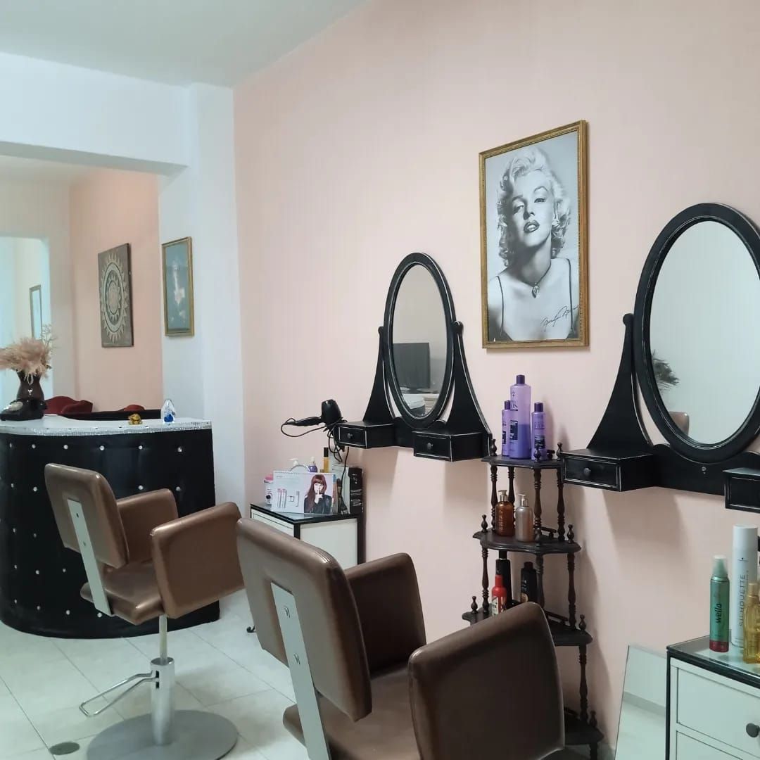 La Belle Vintage Beauty Salon - Image 18