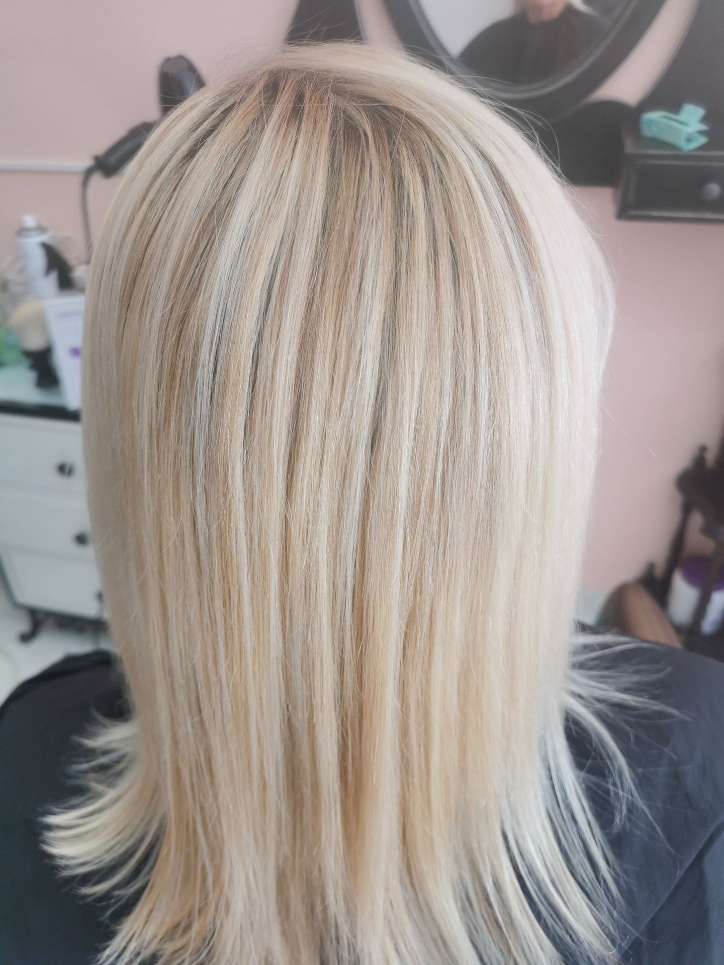 La Belle Vintage Beauty Salon - Image 13