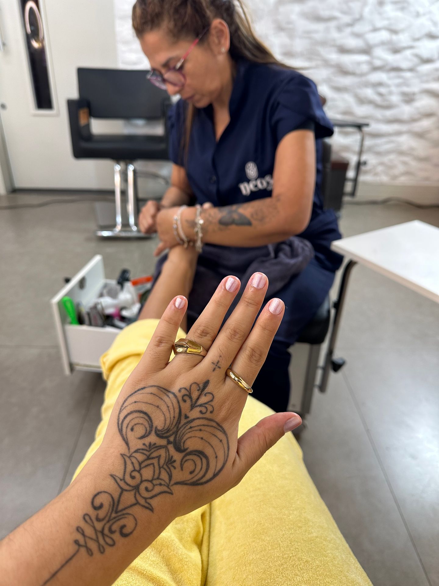 Neos Hair Spa - Image 23