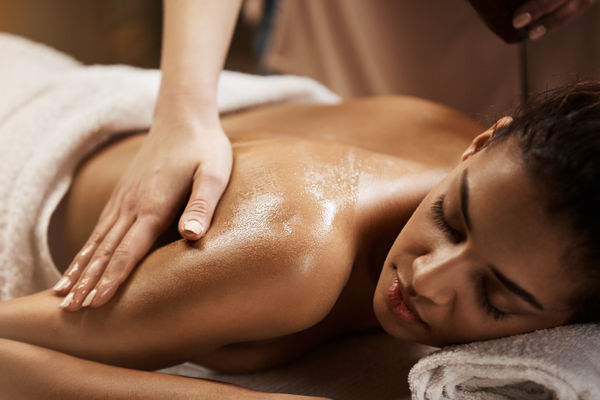 Massagem Relaxante com Óleos Essências