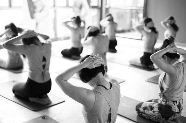 Aula de Hatha Yoga Dinâmico em Grupo - 2x Semana