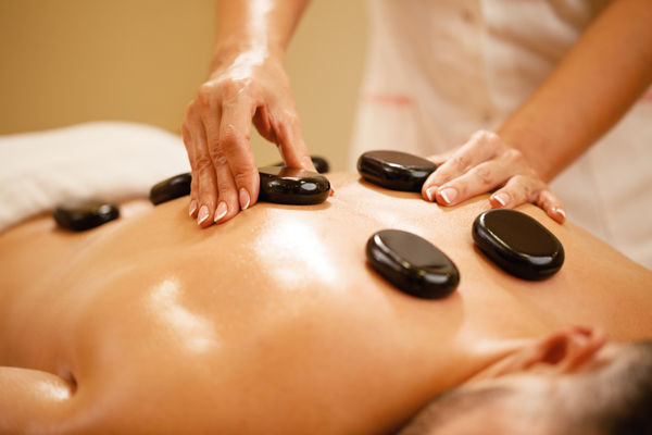 Massagem com Pedras Quentes