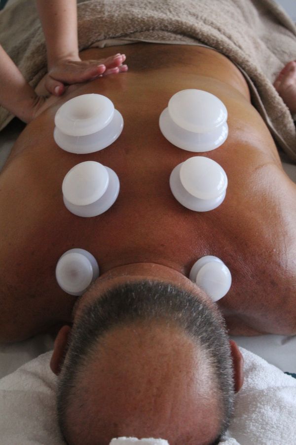 Massagem com ventosas