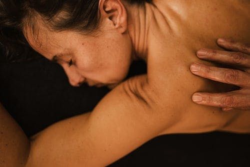 Massagens em Cama de Pedras Naturais Migun