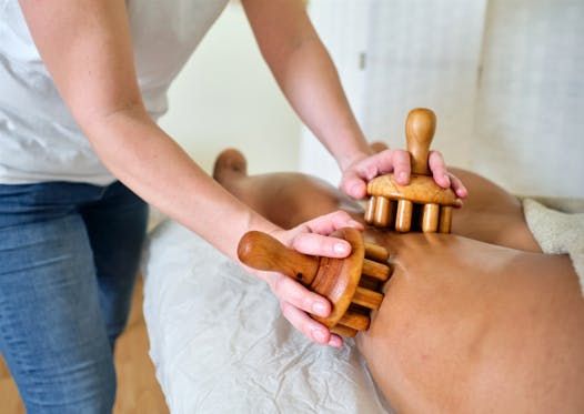 Massagem com Madeira