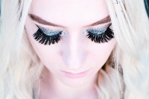 Aplicação Extensão de cílios - Fio a Fio Glamour