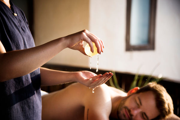Massagem Aromatouch DöTerra