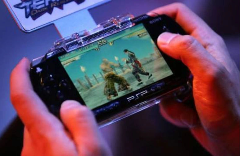 Konsol handheld Sony PSP yang menjalankan game dengan grafik terbaik SD5cWmKaFl