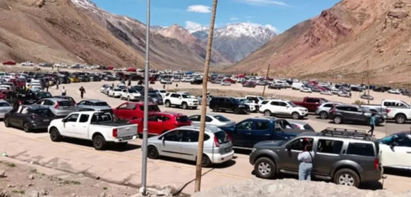 Las autoridades sanitarias nacionales y de Mendoza mantienen activa una investigación epidemiológica tras confirmarse que la pareja de turistas neerlandeses fallecida por hantavirus ingresó a la Argentina por el Paso Internacional Cristo Redentor.