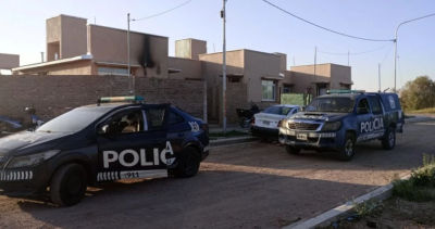 La Policía de Mendoza realizó 13 allanamientos simultáneos en Guaymallén y Godoy Cruz contra el narcotráfico. Secuestraron cocaína, armas, vehículos, dinero en distintas monedas y equipos utilizados por la organización investigada por tráfico de drogas.