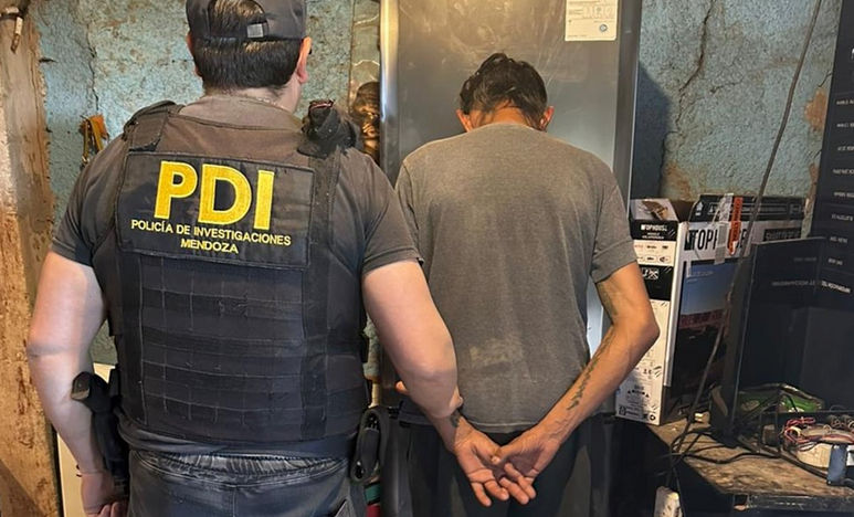 El debate sobre la llamada “puerta giratoria” volvió a instalarse en Mendoza tras un caso reciente en Las Heras. Especialistas explican cómo funcionan las reincidencias, qué dice el Código Penal argentino y por qué algunas personas pueden ser detenidas muchas veces sin recibir condena.