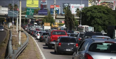 La nueva modalidad de circulación ya funciona en un sector estratégico de la Ruta Provincial 22, en Maipú. La medida permitirá mantener el flujo vehicular mientras avanzan las obras de reconstrucción y repavimentación del Acceso Este.