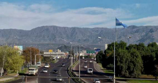 La Dirección de Estadísticas e Investigaciones Económicas de Mendoza (DEIE) dio a conocer este martes los últimos datos oficiales de pobreza e indigencia en la provincia, correspondientes a enero.