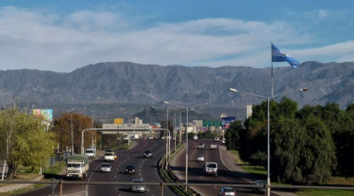El Gobierno de Mendoza iniciará una nueva etapa de la reconstrucción del Acceso Este en Guaymallén. Habrá cambios en la circulación, aunque aseguran que el tránsito no será interrumpido y que permanecerán habilitadas las calzadas y colectoras para ambos sentidos.