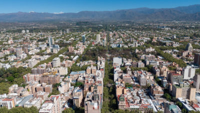 Una encuesta de Sociolítica en Mendoza reveló que el 15,1% atribuye sus dificultades económicas a algo que podría hacer mejor personalmente.