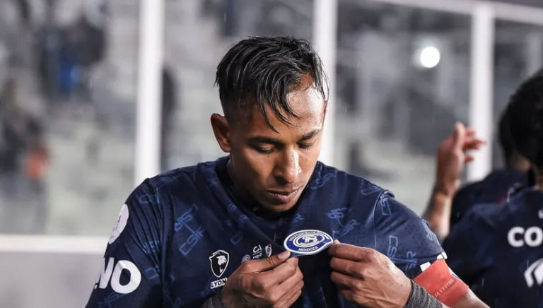 Sebastián Villa se puso a disposición en Independiente Rivadavia y fijó una cláusula de salida.