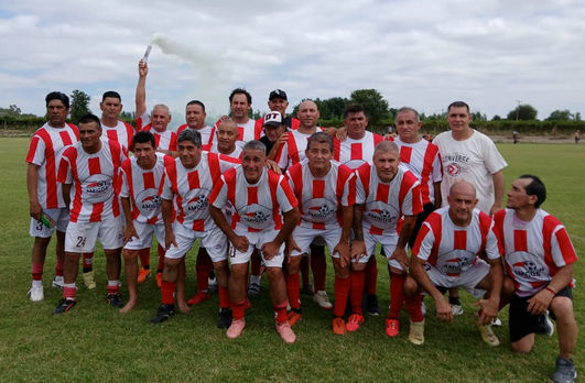El equipo de veteranos de San Martín se consagró campeón del Torneo Mega Dorada más 50 con puntaje ideal, la valla menos vencida, los dos goleadores del certamen y el premio Fair Play. Una campaña histórica.