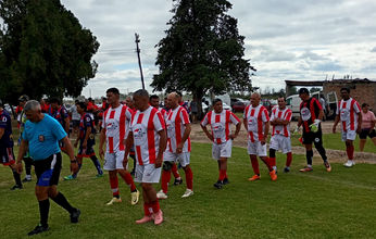 El equipo de veteranos de San Martín se consagró campeón del Torneo Mega Dorada más 50 con puntaje ideal, la valla menos vencida, los dos goleadores del certamen y el premio Fair Play. Una campaña histórica.
