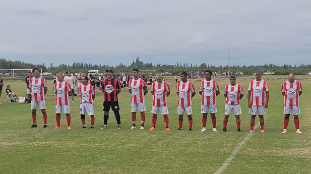 El equipo de veteranos de San Martín se consagró campeón del Torneo Mega Dorada más 50 con puntaje ideal, la valla menos vencida, los dos goleadores del certamen y el premio Fair Play. Una campaña histórica.