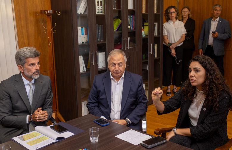 El intendente de la Ciudad, Ulpiano Suarez, y el procurador de la Suprema Corte, Alejandro Gullé, acordaron ampliar los Centros de Denuncias Web e incorporar tecnología de georreferenciación delictiva para reforzar la prevención e optimizar recursos en Capital.