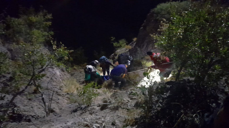 El operativo se desplegó en la zona conocida como Garganta del Diablo, en El Nihuil. Uno de los jóvenes sufrió una caída y el otro quedó atrapado en un acantilado sin poder ascender ni descender, lo que obligó a una compleja intervención de rescate.