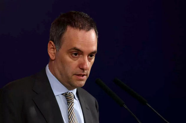 El escándalo que rodea al jefe de Gabinete de Javier Milei, Manuel Adorni, escaló en una crisis política de magnitud incierta centrado ahora en los créditos millonarios obtenidos por legisladores oficialista en el Banco Nación.