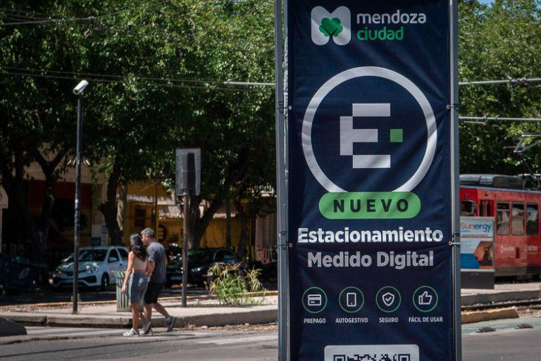 El sistema de Estacionamiento Medido Digital en Mendoza sigue creciendo: ya supera los 100 mil usuarios registrados, registra más de 116 mil activaciones en 2026 y avanza hacia una nueva etapa con cámaras inteligentes para optimizar el uso del espacio en el microcentro.