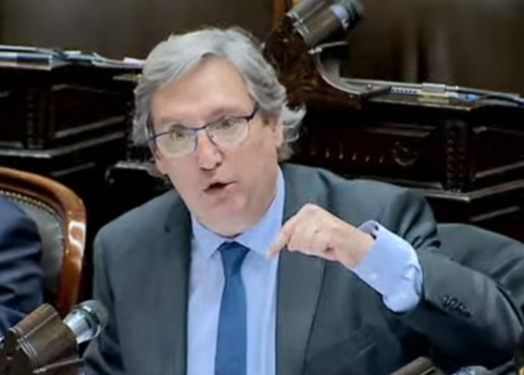 El diputado nacional por Mendoza, Emir Félix, lanzó un fuerte discurso en la Cámara de Diputados contra el proyecto impulsado por el Gobierno nacional para modificar el régimen de Zona Fría. Apuntó directamente contra Alfredo Cornejo, Luis Petri y legisladores mendocinos que en 2021 apoyaron el beneficio y ahora acompañan el recorte.