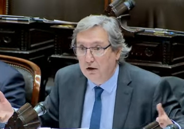 El diputado nacional por Mendoza, Emir Félix, lanzó un fuerte discurso en la Cámara de Diputados contra el proyecto impulsado por el Gobierno nacional para modificar el régimen de Zona Fría. Apuntó directamente contra Alfredo Cornejo, Luis Petri y legisladores mendocinos que en 2021 apoyaron el beneficio y ahora acompañan el recorte.