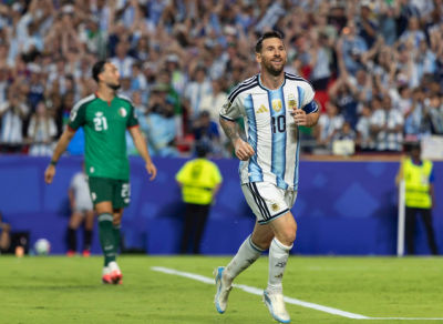 La Selección argentina enfrenta este viernes a Cabo Verde en el Hard Rock Stadium de Miami con el objetivo de avanzar a los octavos de final del Mundial 2026. Conocé a qué hora juegan, dónde ver el partido en vivo y las posibles formaciones de ambos equipos.