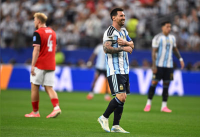 La Selección argentina enfrenta este viernes a Cabo Verde en el Hard Rock Stadium de Miami con el objetivo de avanzar a los octavos de final del Mundial 2026. Conocé a qué hora juegan, dónde ver el partido en vivo y las posibles formaciones de ambos equipos.