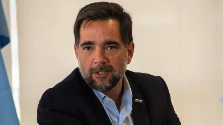 El ex responsable de ARSAT, Facundo Leal, continúa detenido por el descubrimiento de estupefacientes en su vivienda del barrio porteño de Palermo.