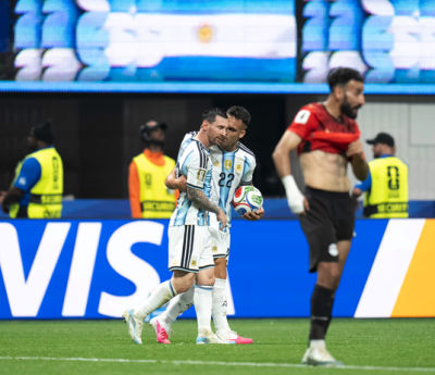 La Selección argentina perdía 2-0, pero reaccionó con goles de Cristian Romero, Lionel Messi y Enzo Fernández para imponerse 3-2 ante Egipto. El equipo de Lionel Scaloni clasificó a los cuartos de final del Mundial 2026 tras una remontada histórica.