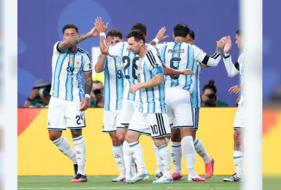 La Selección argentina eliminó a Suiza y se metió entre los cuatro mejores del Mundial 2026 y espera a Inglaterra, aunque dejó varias señales de alerta desde el funcionamiento. Lionel Scaloni tendrá pocos días para corregir aspectos clave antes del duelo del miércoles ante Inglaterra, un rival que exigirá una actuación mucho más sólida.