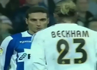 En la previa de la semifinal del Mundial 2026, volvió a viralizarse el fuerte cruce que protagonizaron Lionel Scaloni y David Beckham cuando eran futbolistas. Hubo una dura infracción, un cara a cara caliente y hasta un desplante del actual entrenador de la Selección argentina.