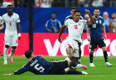 La Selección argentina venció 2-1 a Inglaterra en una semifinal inolvidable y jugará por un nuevo título mundial. En Atlanta, el equipo de Lionel Scaloni volvió a mostrar carácter para dar vuelta un partido que había comenzado cuesta arriba: Enzo Fernández marcó un golazo para empatar y Lautaro Martínez apareció con un cabezazo decisivo para sellar la clasificación ante la mirada de Lionel Messi.