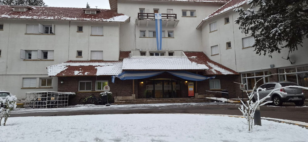 Temporal de nieve en Mendoza: Uspallata acumula 10 centímetros de nieve, continúa nevando en Malargüe y Defensa Civil mantiene el monitoreo de la situación en toda la provincia.